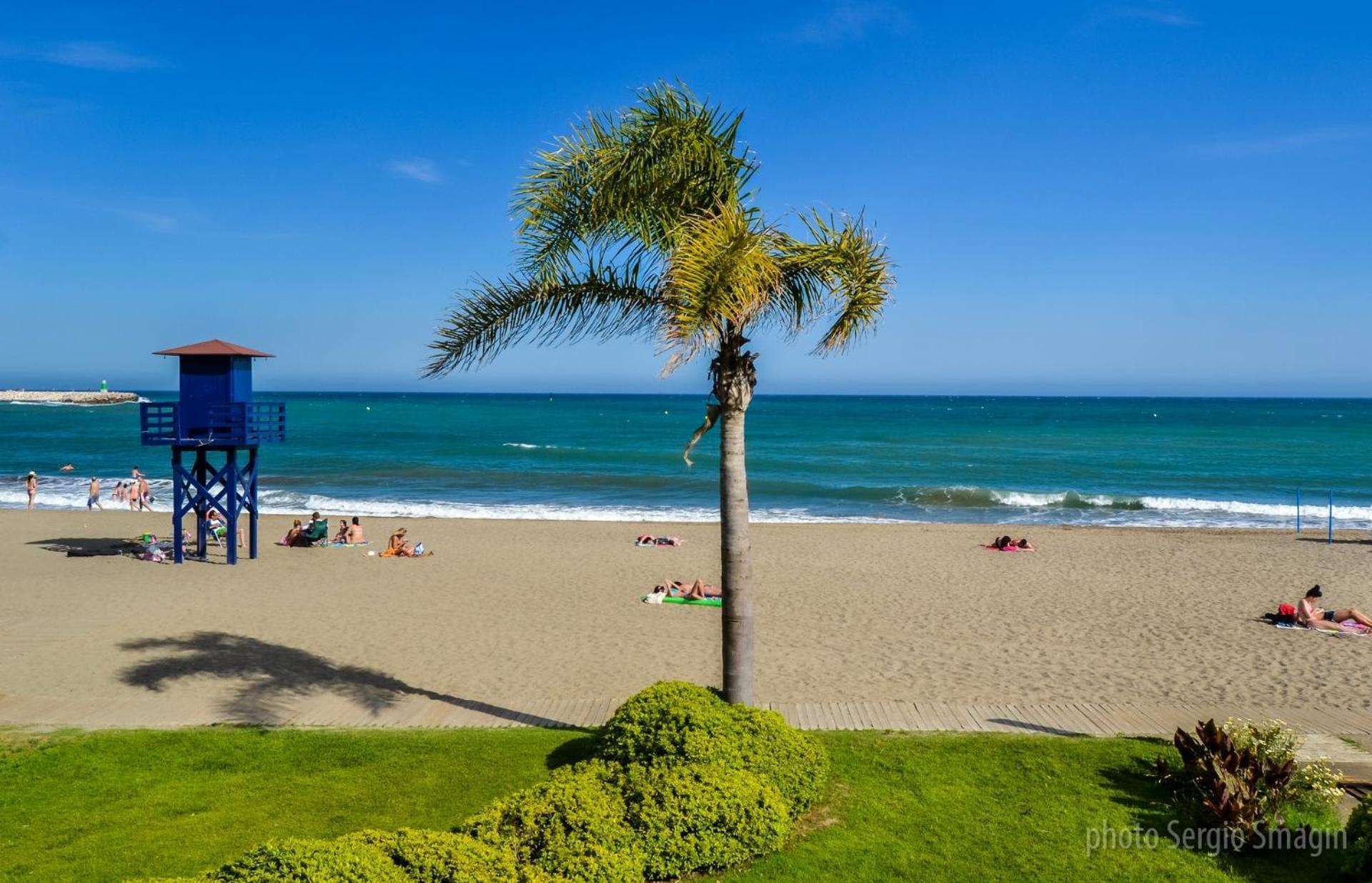 Apartamentos Los Cisnes - 2º Linea De Playa - Perfecta Ubicacion Benalmadena Ngoại thất bức ảnh